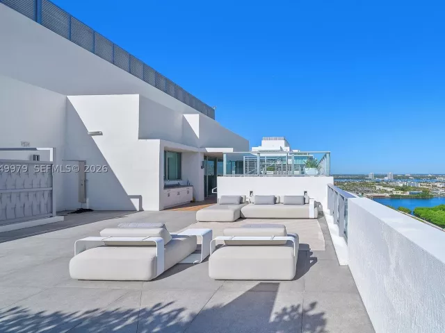 5-bedroom condo for sale in Sunny Isles Beach - 300 Sunny Isles Blvd Penthouse-03 - MondialRealty