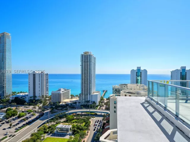 5-bedroom condo for sale in Sunny Isles Beach - 300 Sunny Isles Blvd Penthouse-03 - MondialRealty