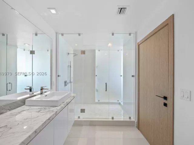 5-bedroom condo for sale in Sunny Isles Beach - 300 Sunny Isles Blvd Penthouse-03 - MondialRealty