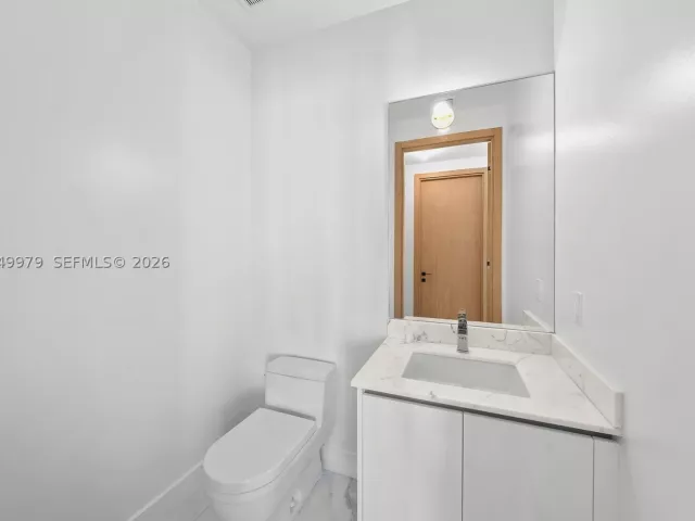 5-bedroom condo for sale in Sunny Isles Beach - 300 Sunny Isles Blvd Penthouse-03 - MondialRealty