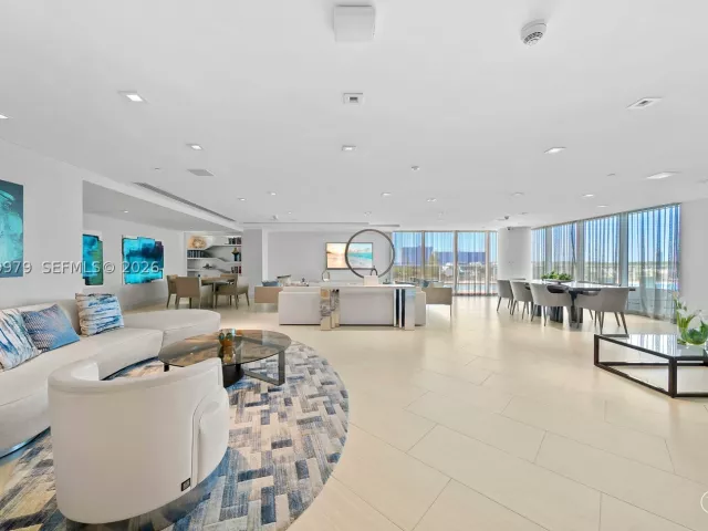 5-bedroom condo for sale in Sunny Isles Beach - 300 Sunny Isles Blvd Penthouse-03 - MondialRealty