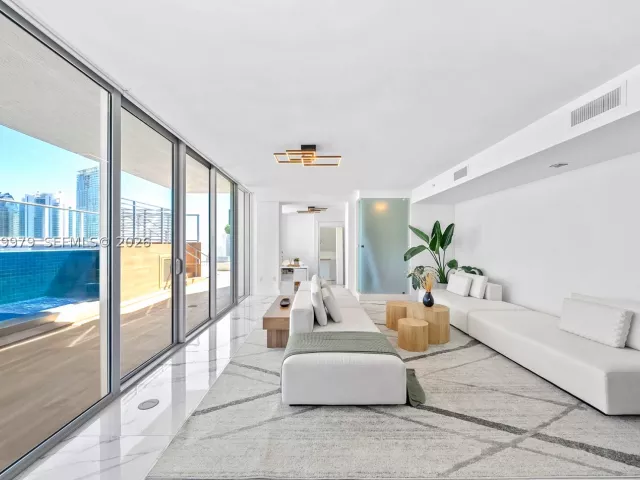 5-bedroom condo for sale in Sunny Isles Beach - 300 Sunny Isles Blvd Penthouse-03 - MondialRealty