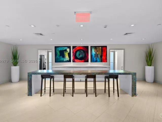 5-bedroom condo for sale in Sunny Isles Beach - 300 Sunny Isles Blvd Penthouse-03 - MondialRealty