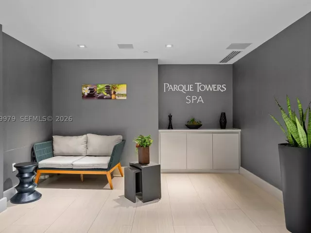 5-bedroom condo for sale in Sunny Isles Beach - 300 Sunny Isles Blvd Penthouse-03 - MondialRealty