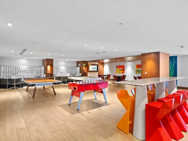 5-bedroom condo for sale in Sunny Isles Beach - 300 Sunny Isles Blvd Penthouse-03 - MondialRealty