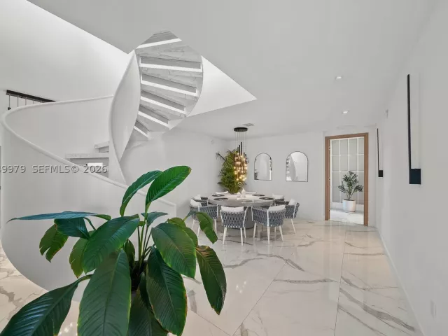 5-bedroom condo for sale in Sunny Isles Beach - 300 Sunny Isles Blvd Penthouse-03 - MondialRealty