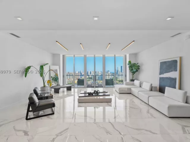 5-bedroom condo for sale in Sunny Isles Beach - 300 Sunny Isles Blvd Penthouse-03 - MondialRealty