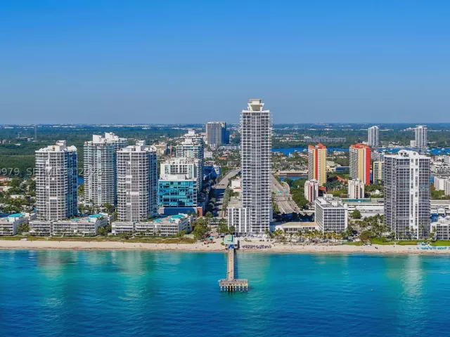 5-bedroom condo for sale in Sunny Isles Beach - 300 Sunny Isles Blvd Penthouse-03 - MondialRealty