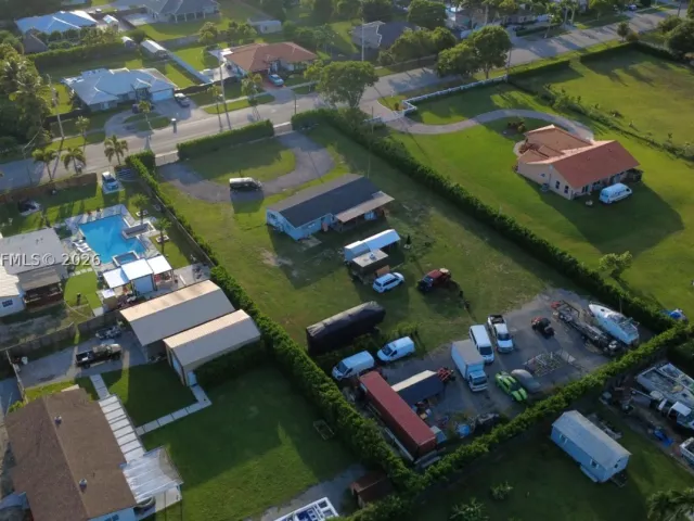 3-bedroom home for sale in Homestead - 32305 SW 202nd Ave - MondialRealty
