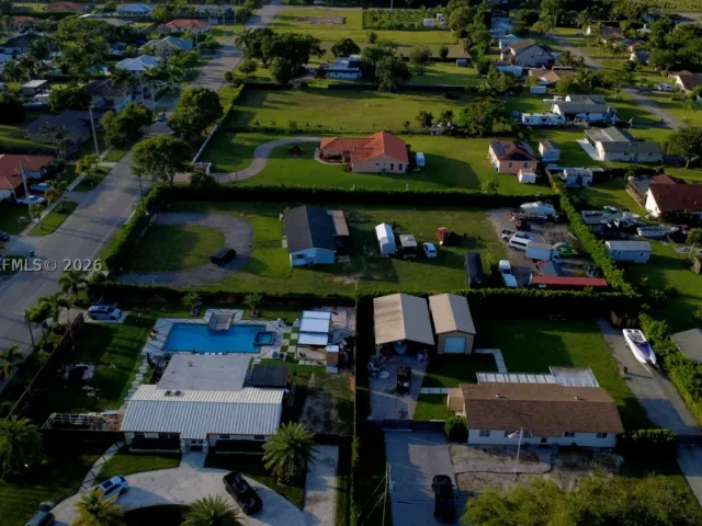 3-bedroom home for sale in Homestead - 32305 SW 202nd Ave - MondialRealty