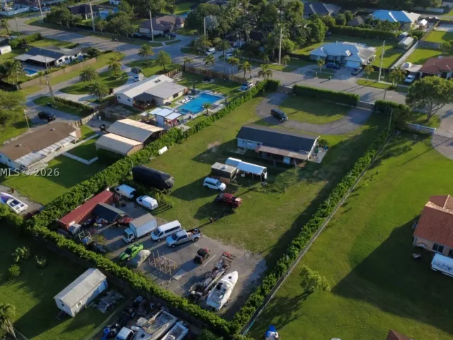 3-bedroom home for sale in Homestead - 32305 SW 202nd Ave - MondialRealty