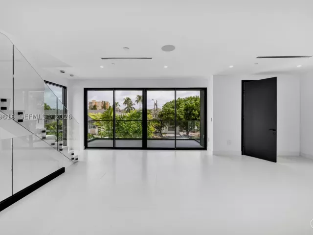 3-bedroom home for rent in Pompano Beach - 3220 NE 7th St - MondialRealty
