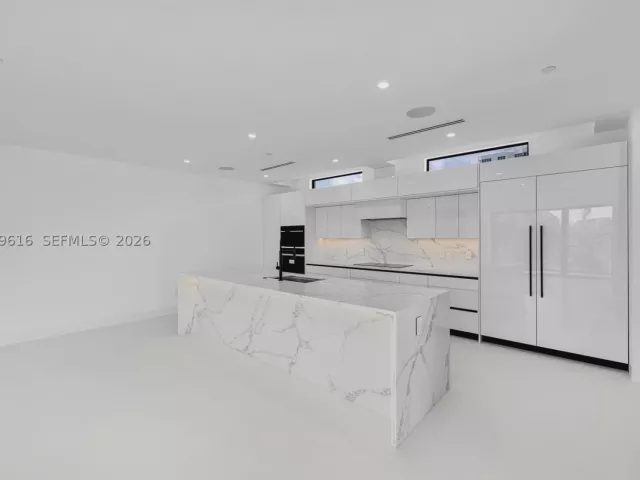 3-bedroom home for rent in Pompano Beach - 3220 NE 7th St - MondialRealty