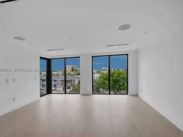3-bedroom home for rent in Pompano Beach - 3220 NE 7th St - MondialRealty