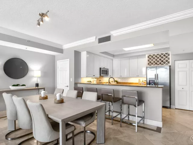 2-bedroom condo for sale in Fort Lauderdale - 100 S Birch Road 1003f - MondialRealty