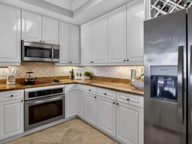 2-bedroom condo for sale in Fort Lauderdale - 100 S Birch Road 1003f - MondialRealty