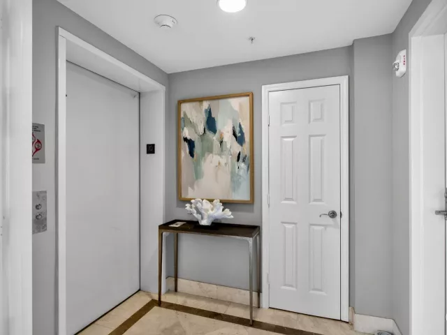 2-bedroom condo for sale in Fort Lauderdale - 100 S Birch Road 1003f - MondialRealty