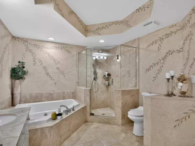 2-bedroom condo for sale in Fort Lauderdale - 100 S Birch Road 1003f - MondialRealty