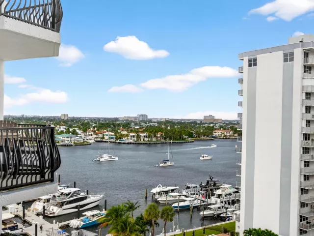 2-bedroom condo for sale in Fort Lauderdale - 100 S Birch Road 1003f - MondialRealty