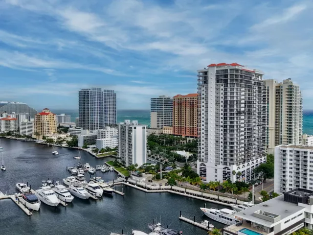 2-bedroom condo for sale in Fort Lauderdale - 100 S Birch Road 1003f - MondialRealty