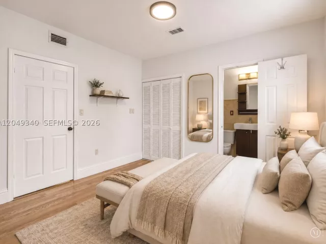 3-bedroom home for sale in Miami - 944 SW 10th Avenue - MondialRealty