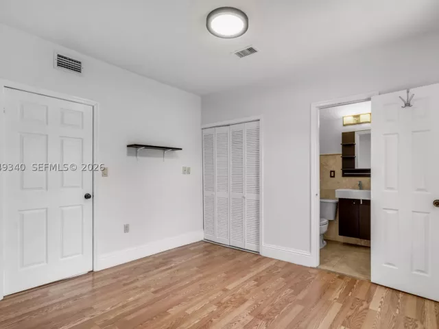 3-bedroom home for sale in Miami - 944 SW 10th Avenue - MondialRealty