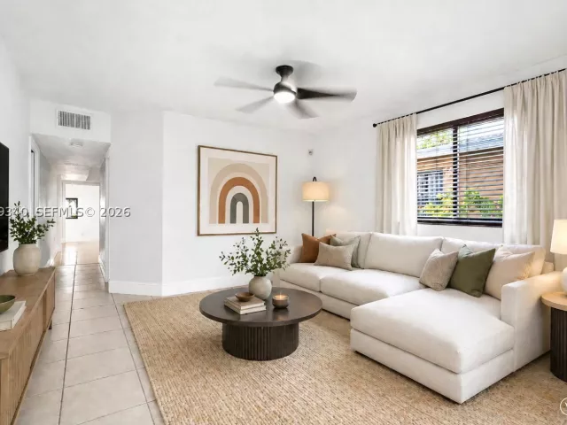 3-bedroom home for sale in Miami - 944 SW 10th Avenue - MondialRealty