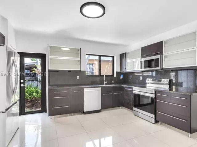 3-bedroom home for sale in Miami - 944 SW 10th Avenue - MondialRealty