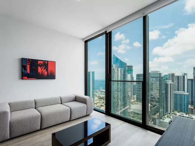 1-bedroom condo for sale in Miami - 20 NE 11th Street 4805 - MondialRealty