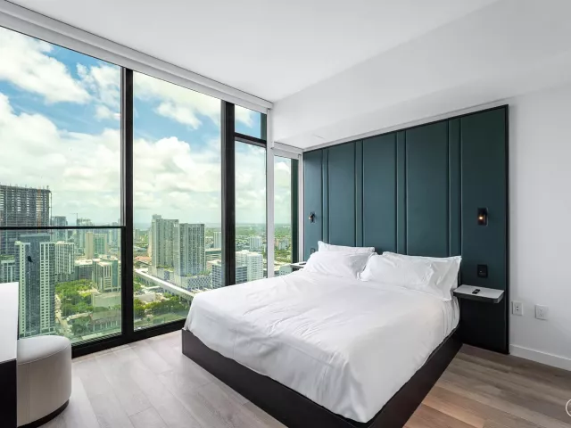 1-bedroom condo for sale in Miami - 20 NE 11th Street 4805 - MondialRealty