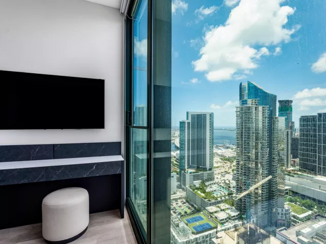 1-bedroom condo for sale in Miami - 20 NE 11th Street 4805 - MondialRealty