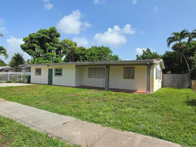 4-bedroom home for rent in Miami - 1331 NE 211th St - MondialRealty