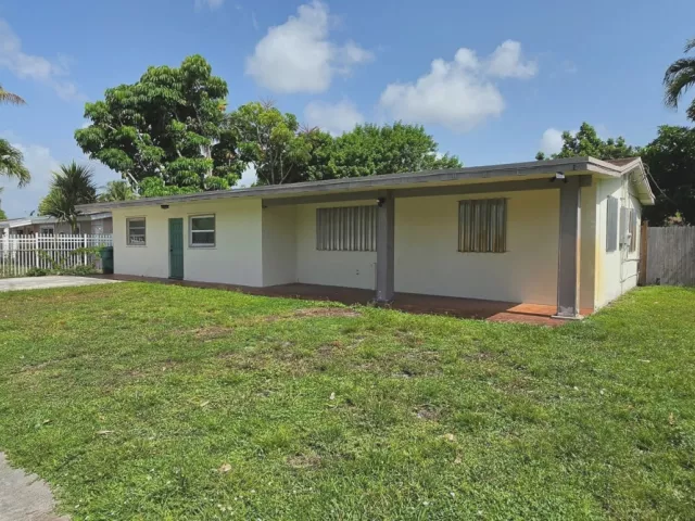 4-bedroom home for rent in Miami - 1331 NE 211th St - MondialRealty
