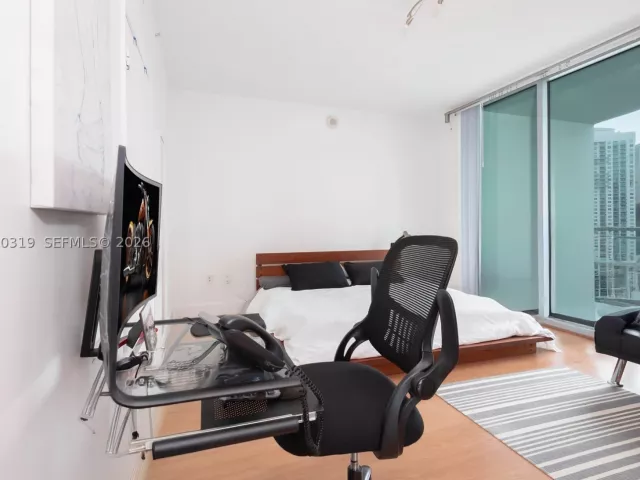 2-bedroom condo for sale in Miami - 90 SW 3rd St 2113 - MondialRealty