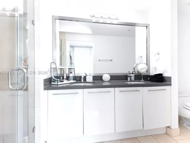 2-bedroom condo for sale in Miami - 90 SW 3rd St 2113 - MondialRealty