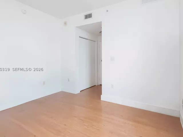 2-bedroom condo for sale in Miami - 90 SW 3rd St 2113 - MondialRealty