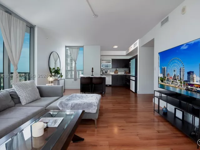2-bedroom condo for sale in Miami - 90 SW 3rd St 2113 - MondialRealty