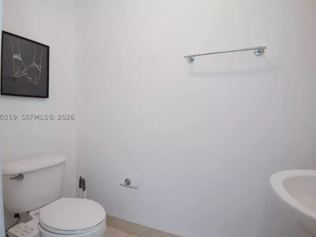 2-bedroom condo for sale in Miami - 90 SW 3rd St 2113 - MondialRealty