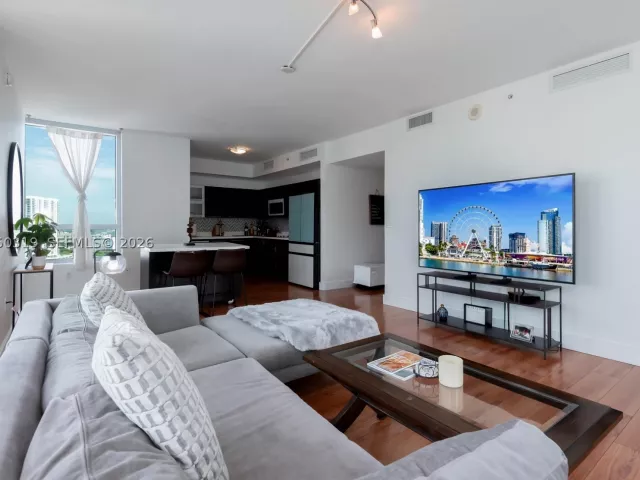 2-bedroom condo for sale in Miami - 90 SW 3rd St 2113 - MondialRealty