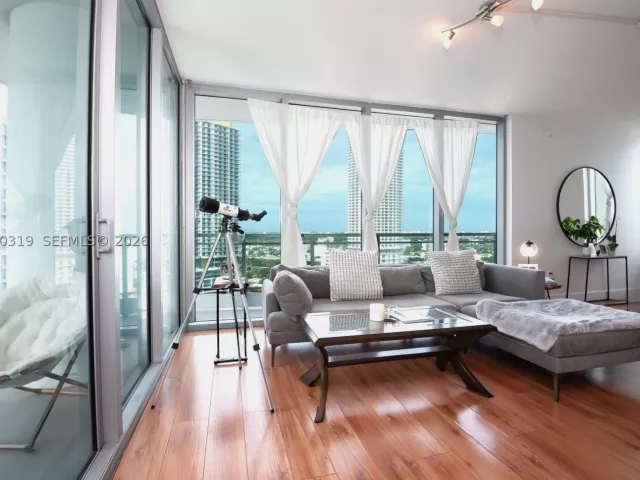 2-bedroom condo for sale in Miami - 90 SW 3rd St 2113 - MondialRealty