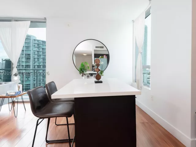 2-bedroom condo for sale in Miami - 90 SW 3rd St 2113 - MondialRealty