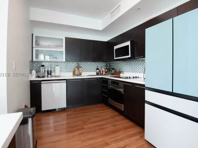 2-bedroom condo for sale in Miami - 90 SW 3rd St 2113 - MondialRealty