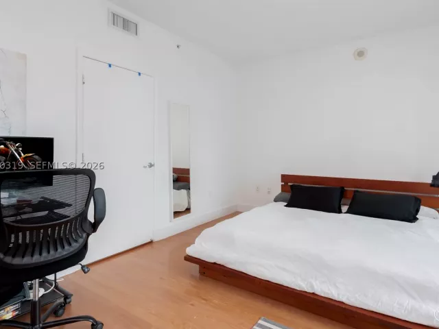 2-bedroom condo for sale in Miami - 90 SW 3rd St 2113 - MondialRealty