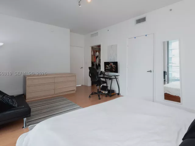 2-bedroom condo for sale in Miami - 90 SW 3rd St 2113 - MondialRealty