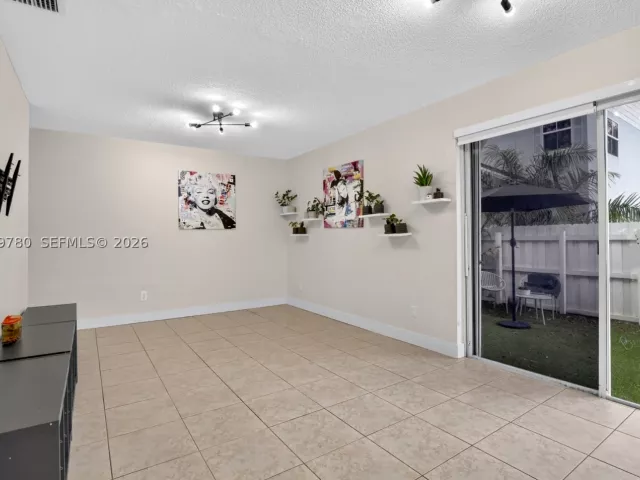 5-bedroom home for sale in Pembroke Pines - 490 NW 102nd Ter - MondialRealty