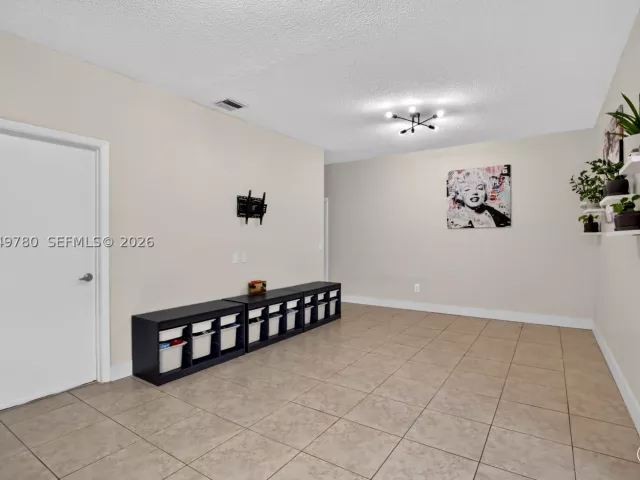 5-bedroom home for sale in Pembroke Pines - 490 NW 102nd Ter - MondialRealty