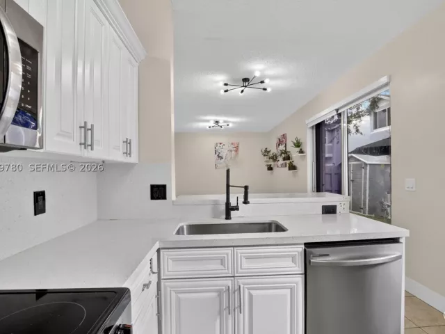 5-bedroom home for sale in Pembroke Pines - 490 NW 102nd Ter - MondialRealty