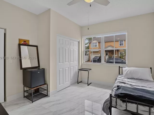 5-bedroom home for sale in Pembroke Pines - 490 NW 102nd Ter - MondialRealty