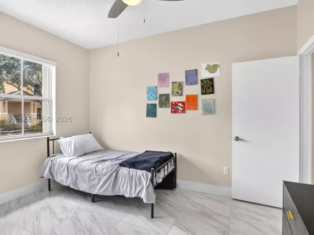 5-bedroom home for sale in Pembroke Pines - 490 NW 102nd Ter - MondialRealty