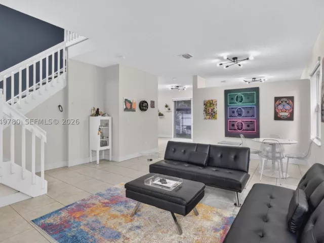 5-bedroom home for sale in Pembroke Pines - 490 NW 102nd Ter - MondialRealty